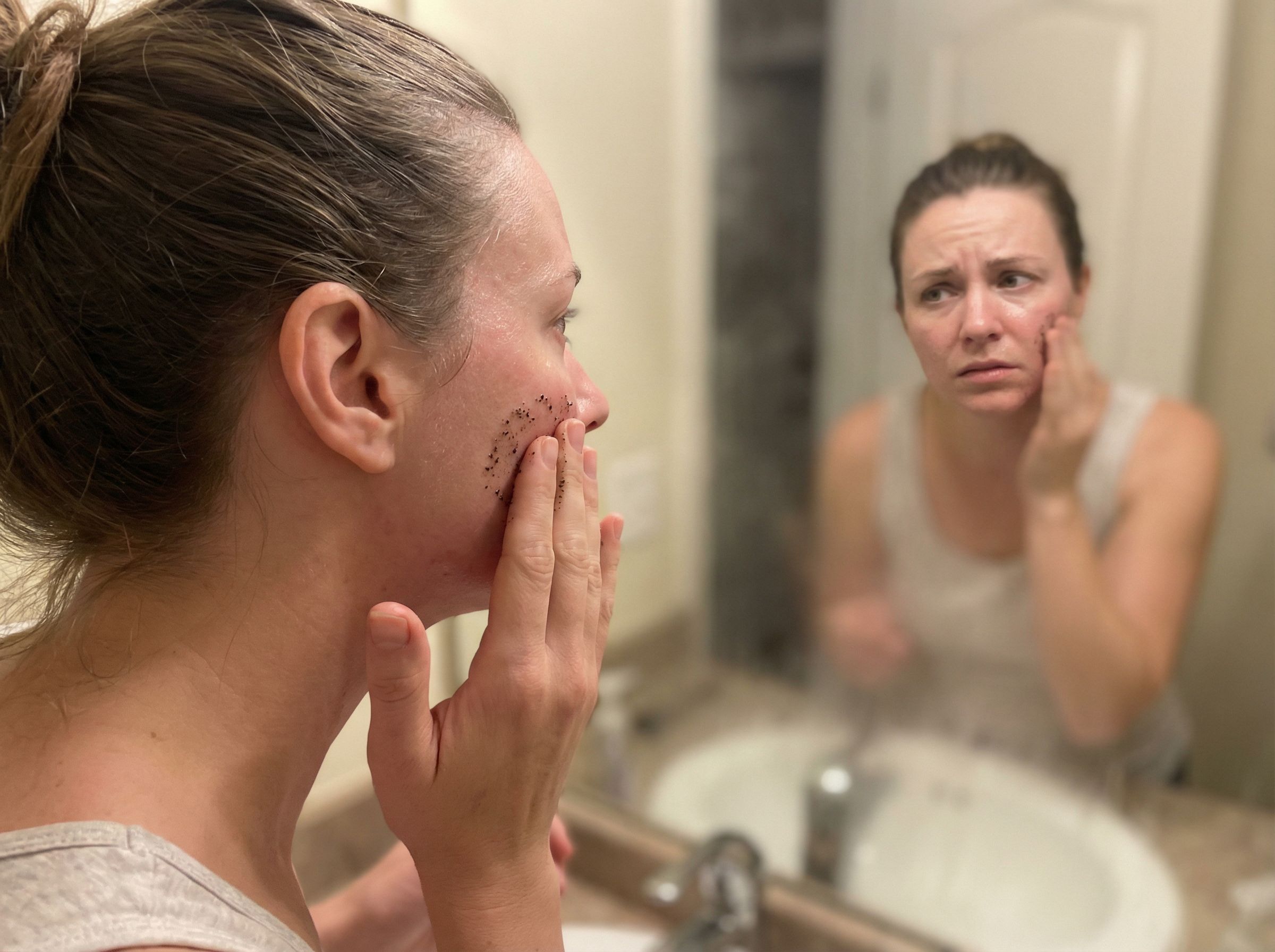 Was mit deiner Hautbarriere passiert, wenn du zu oft scrubbst – und wie du sie in nur 7 Tagen wieder aufbaust